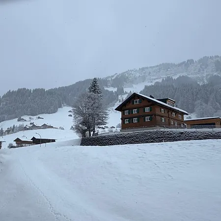 Mit Schwimmbad Kleinwalsertal 미텔베르그