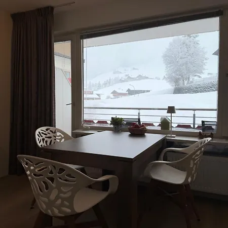 Apartment Mit Schwimmbad Kleinwalsertal 3*