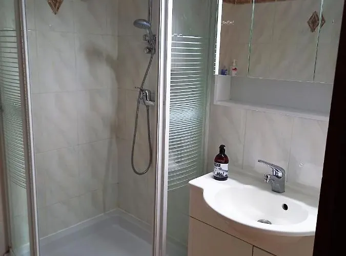 Apartment Mit Schwimmbad Kleinwalsertal 4*